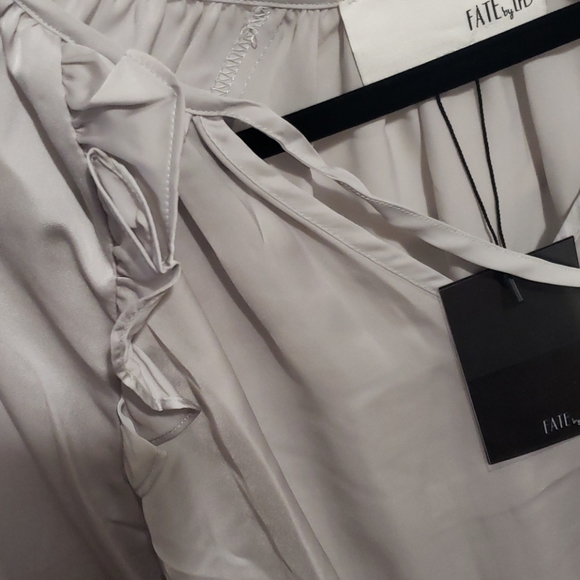 1 M left New boutique satin peasant top - Picture 9 of 11